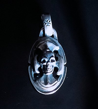 Photo1: Quarter Battle Ax On Skull With H.W.O Pendant