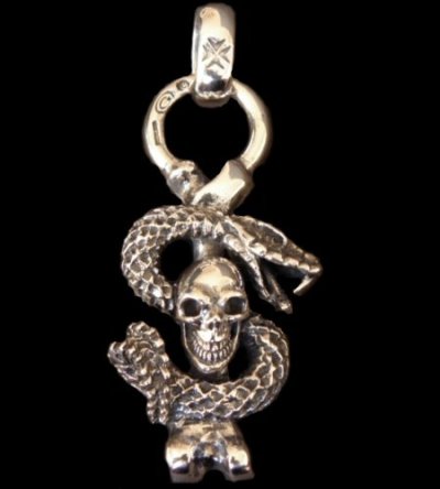 Photo1: Skull On Snake With H.W.O Pendant