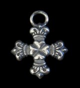 Quarter 4 Heart Crown Short Cross Pendant