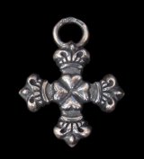 Half 4Heart Crown Short Cross Pendant