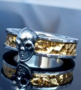 Pure Gold Wrap Twelve Small Skull On 7.5mm Wide Side Flat Chiseled Reel Ring