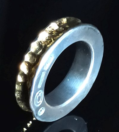 Photo1: Pure Gold Wrap 7 x 5mm Wide Bolo Neck Chiseled Reel Ring