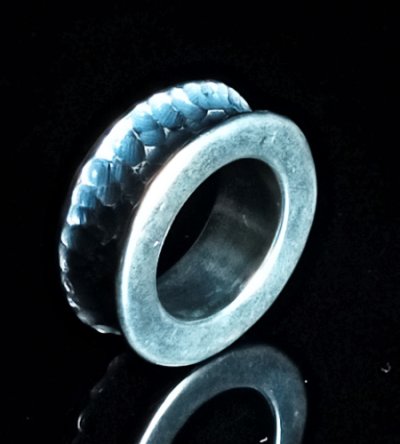 Photo2: 10 x 5.8mm Wide Bolo Neck Chiseled Reel Ring