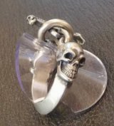 Old Bulldog With Skull Triangle Wire O-ring & T-bar Ring