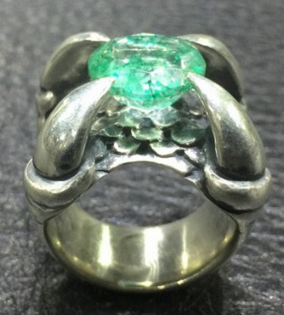 Photo1: 6 to 8Ct Clear Green Emerald Master Size Iron Claw Ring