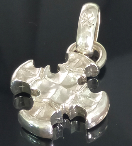 1/16 Battle-Ax Short Cross With H.W.O Pendant (Platinum Finish)