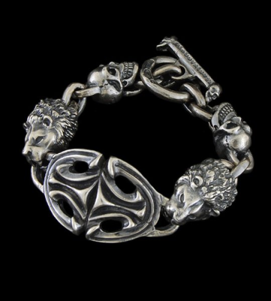 Photo1: Sculpted Oval With 2 Lions & 2Skulls Bracelet (1)