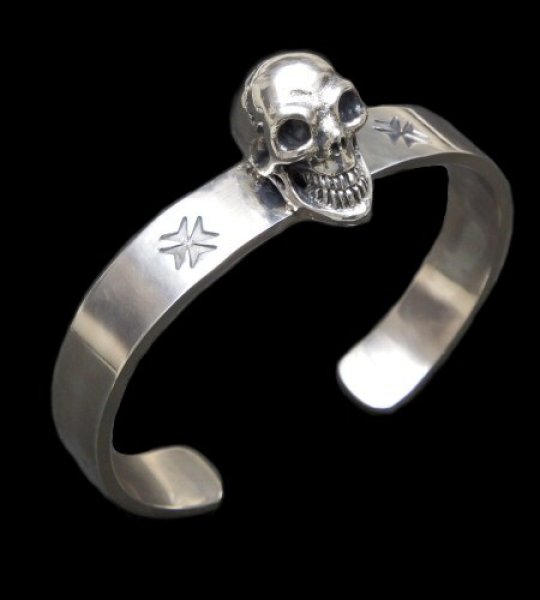 Photo1: Skull On Flat Bar Bangle (1)