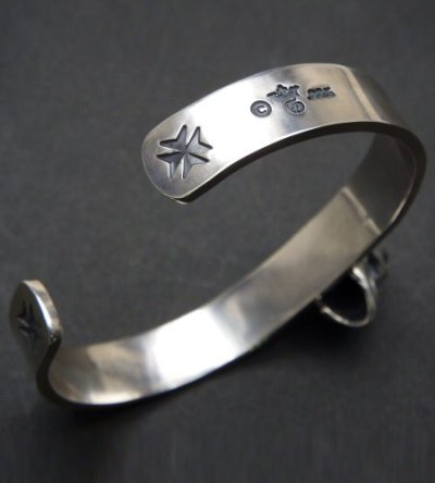 Photo3: Skull On Flat Bar Bangle