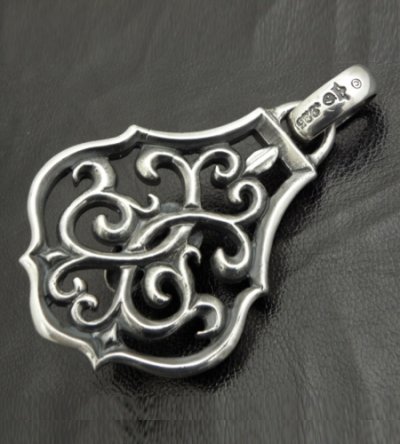 Photo3: Skull On Arabesque Pendant