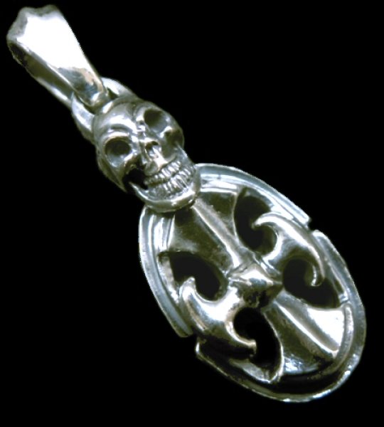 Photo1: Quarter Skull On Top Battle-Ax With Classic H.W.O Pendant (1)