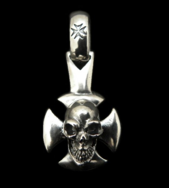 Photo1: Skull On Round Cross Pendant (1)