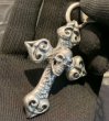 Photo3: Skull On Half 4Heart Chiseled Cross With Chevron Bail Pendant (3)